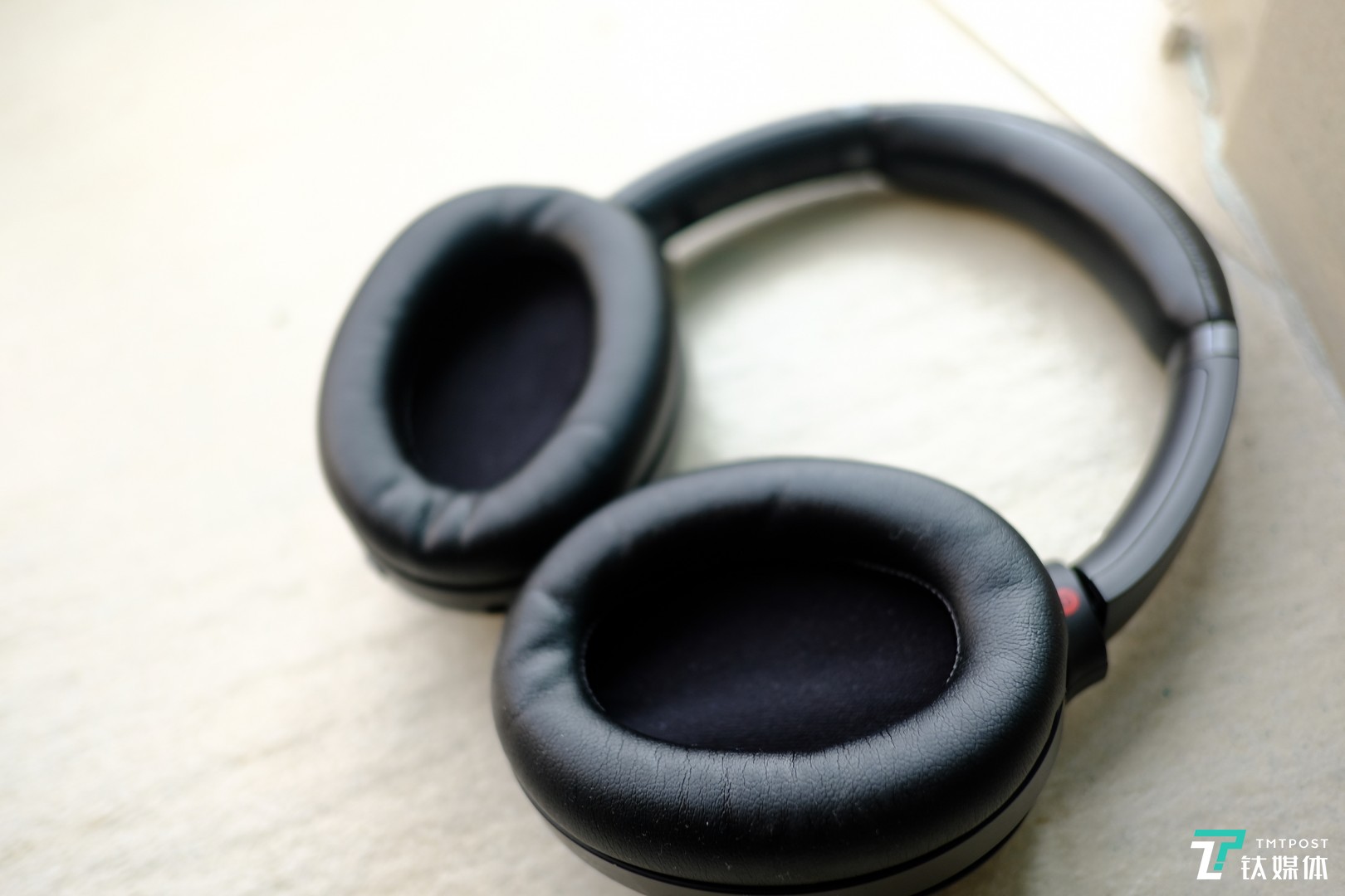 耳罩更松软，佩戴更舒适