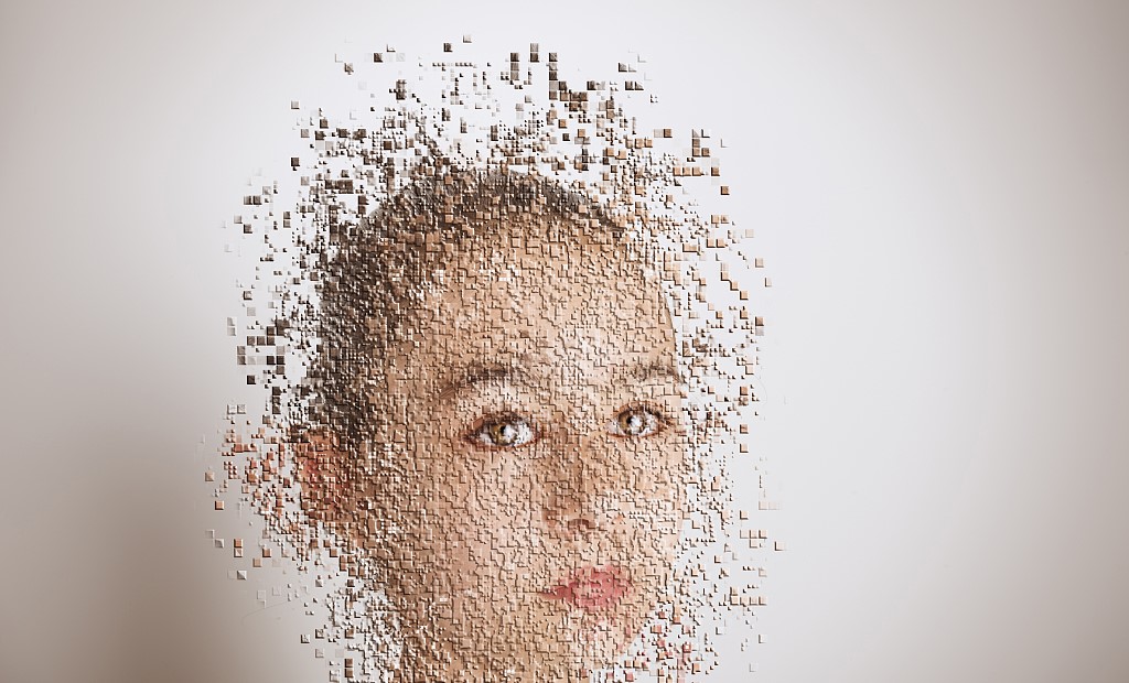 傲慢还是偏见，AI正在左右着你的审美观？