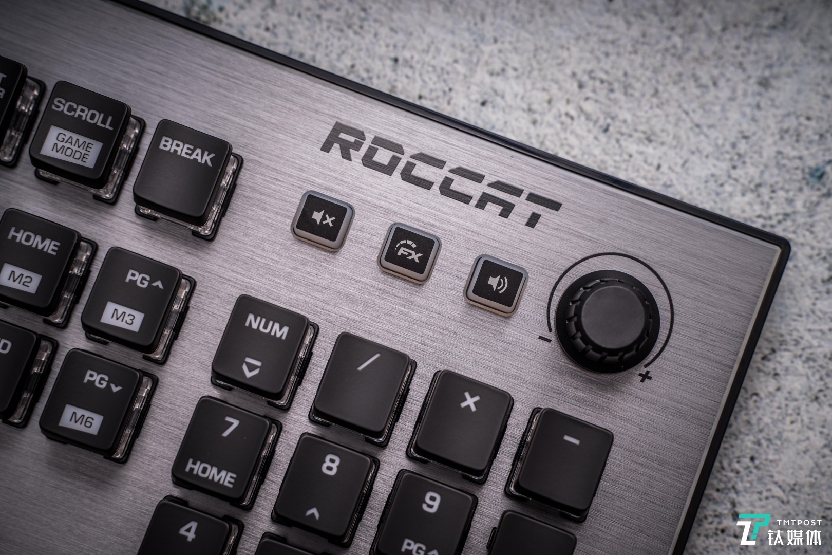 冰豹以前键盘右上角的旋钮得到了保留