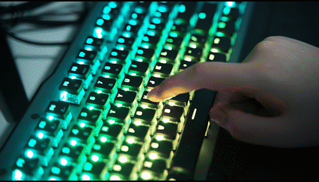 用RGB灯效照亮你的桌，冰豹Vulcan 120机械键盘评测 | 钛极客