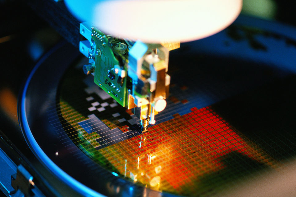 巨头“芯”动，寒冬或与AI芯片无关