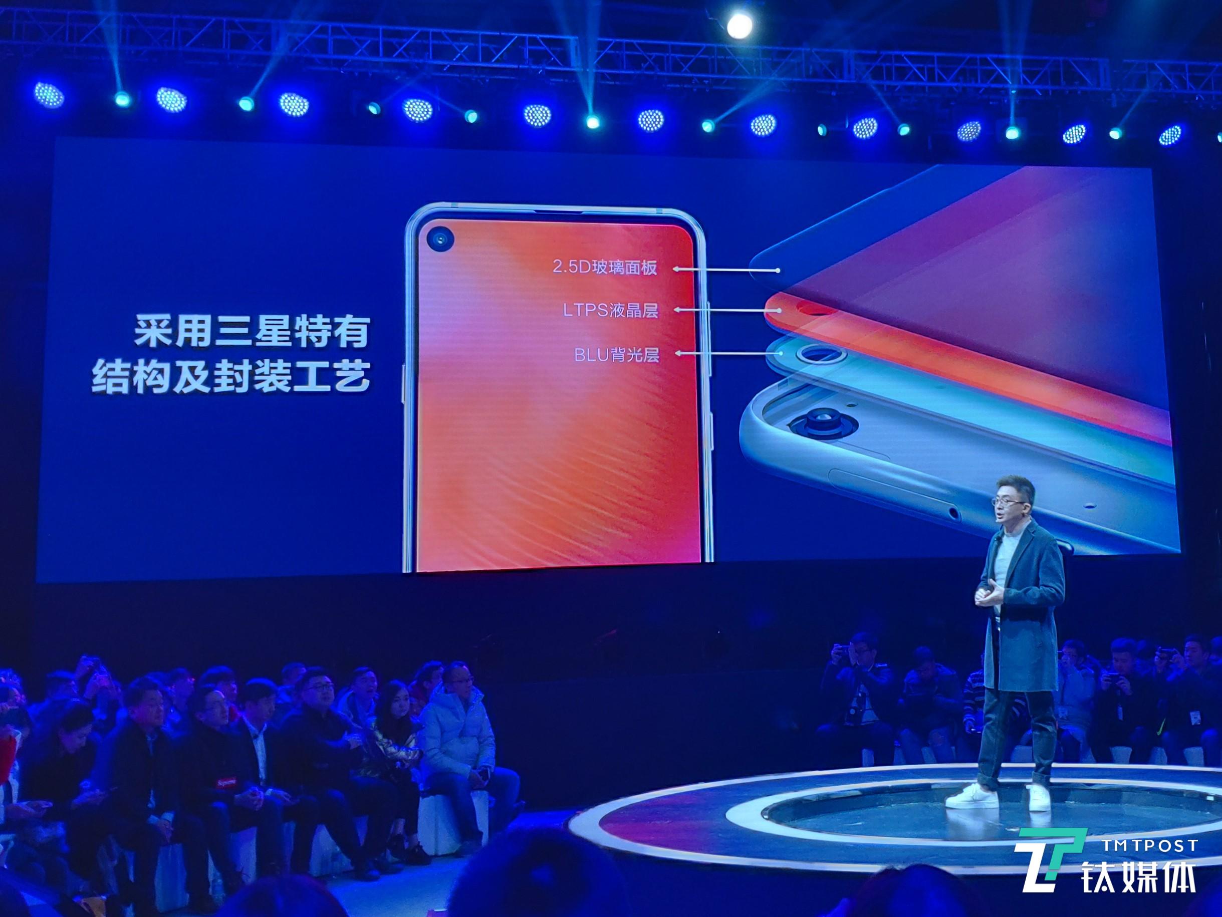 A8s的开孔方案可以让摄像头与外界的阻隔更少