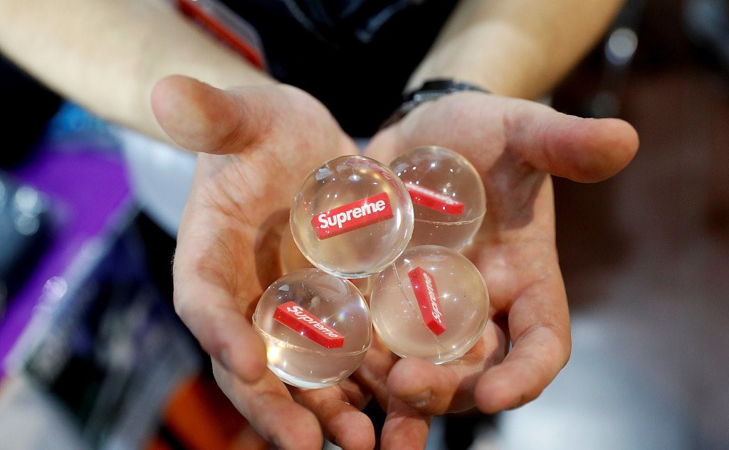 烧到三星的这把“万物皆可supreme”火，到底是怎么来的？