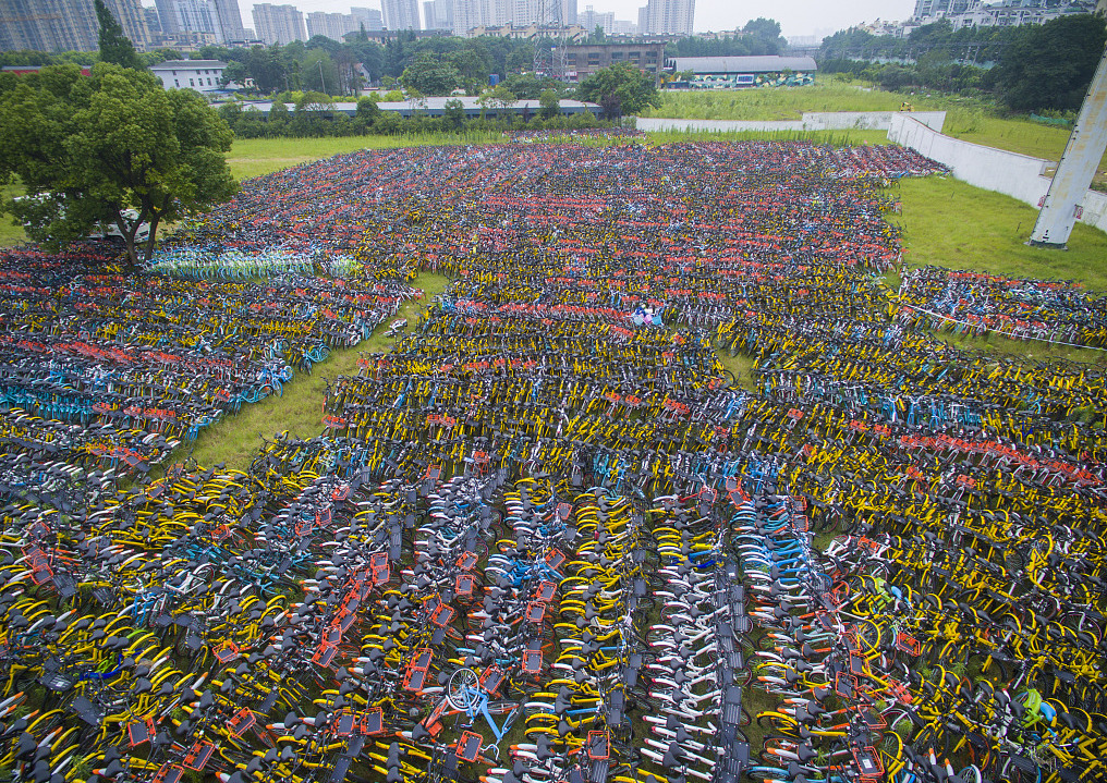 共享单车行业惊人的资源浪费几乎构成了某种视觉上的诗意