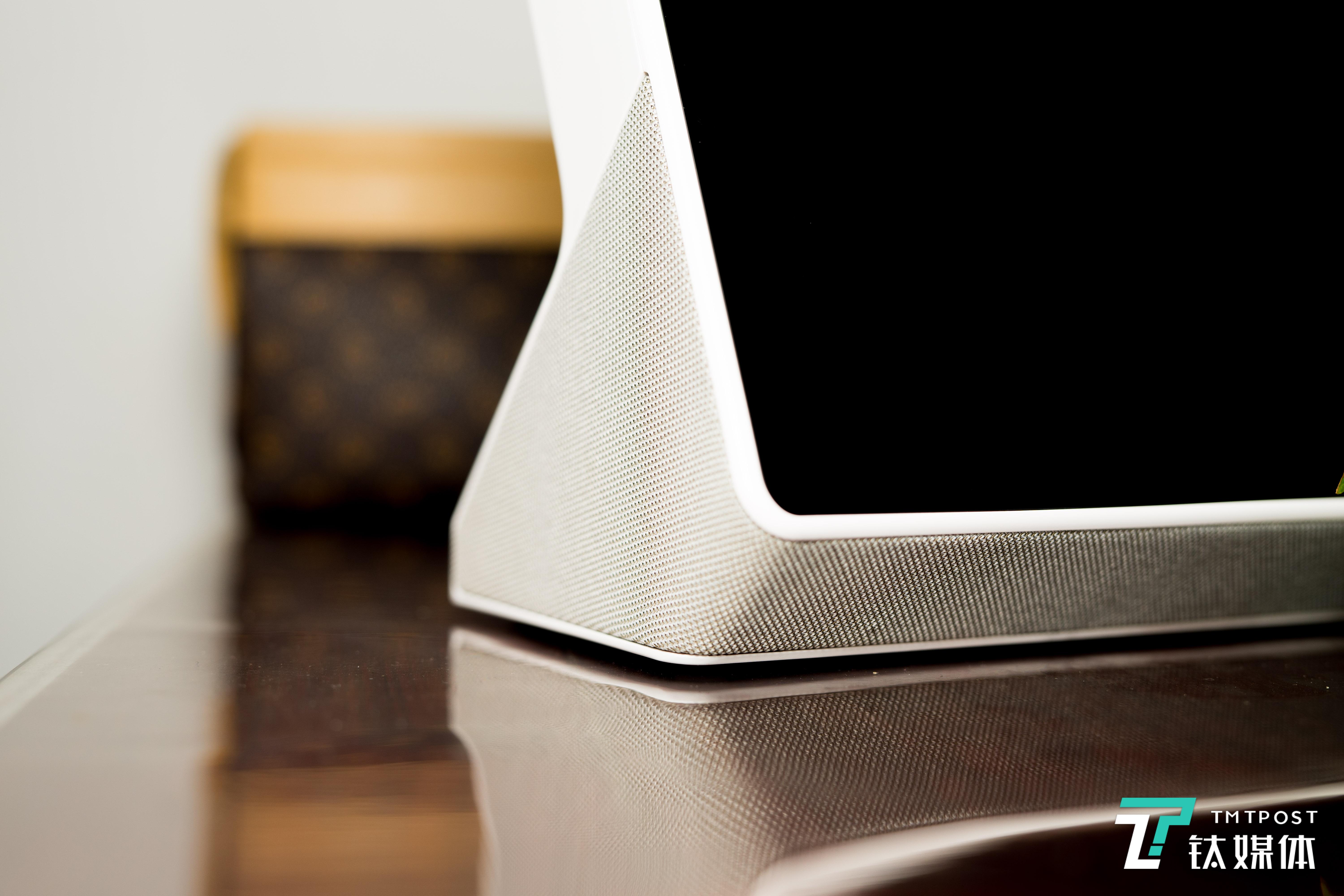 底部2个扬声器，并且支持DTS认证