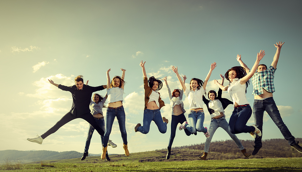 为了和这届年轻人一起“潮”，汤臣倍健正在“逆生长”