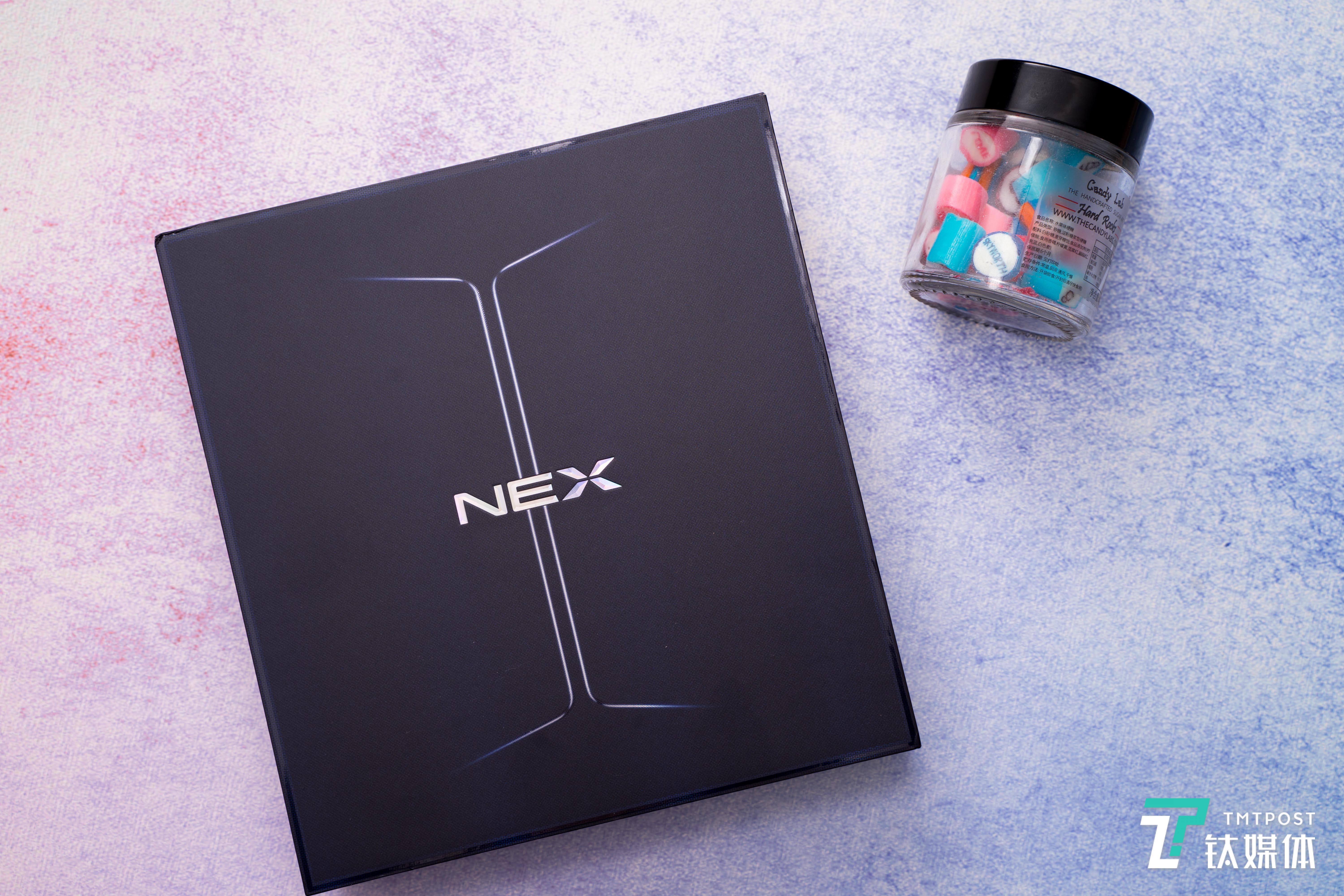 vivo NEX双屏版不像是全面屏的探索，而像是对双屏应用的尝试