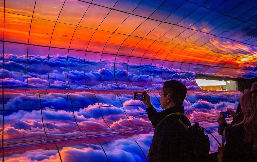 2019 CES 观察：电视机的又一次外观革命？