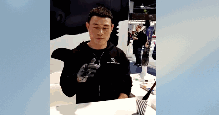 用意识控制义肢，BrainCo展示脑机接口技术更多应用 | CES 2019