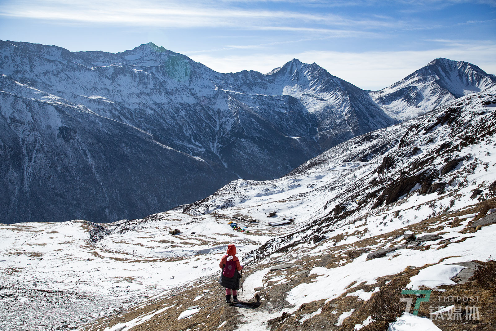 【下山】2月21日，四川阿坝州小金县四姑娘山二峰，冲顶后返回大本营的驴友。