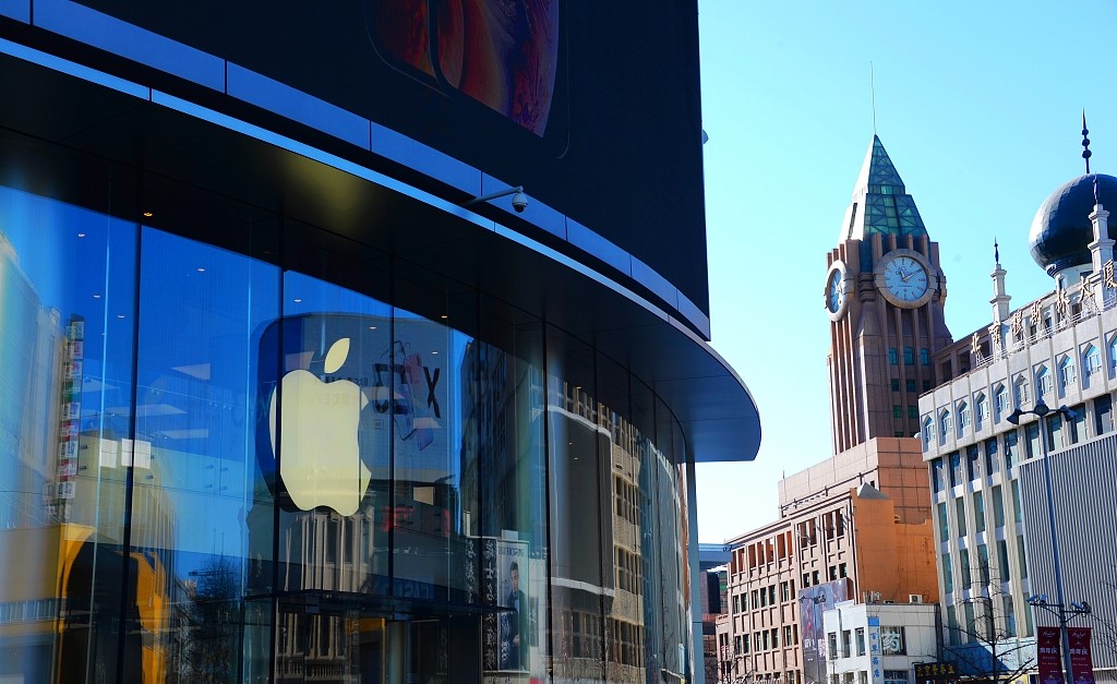 我们跑了三家直营店，发现iPhone全线降价只是空谈