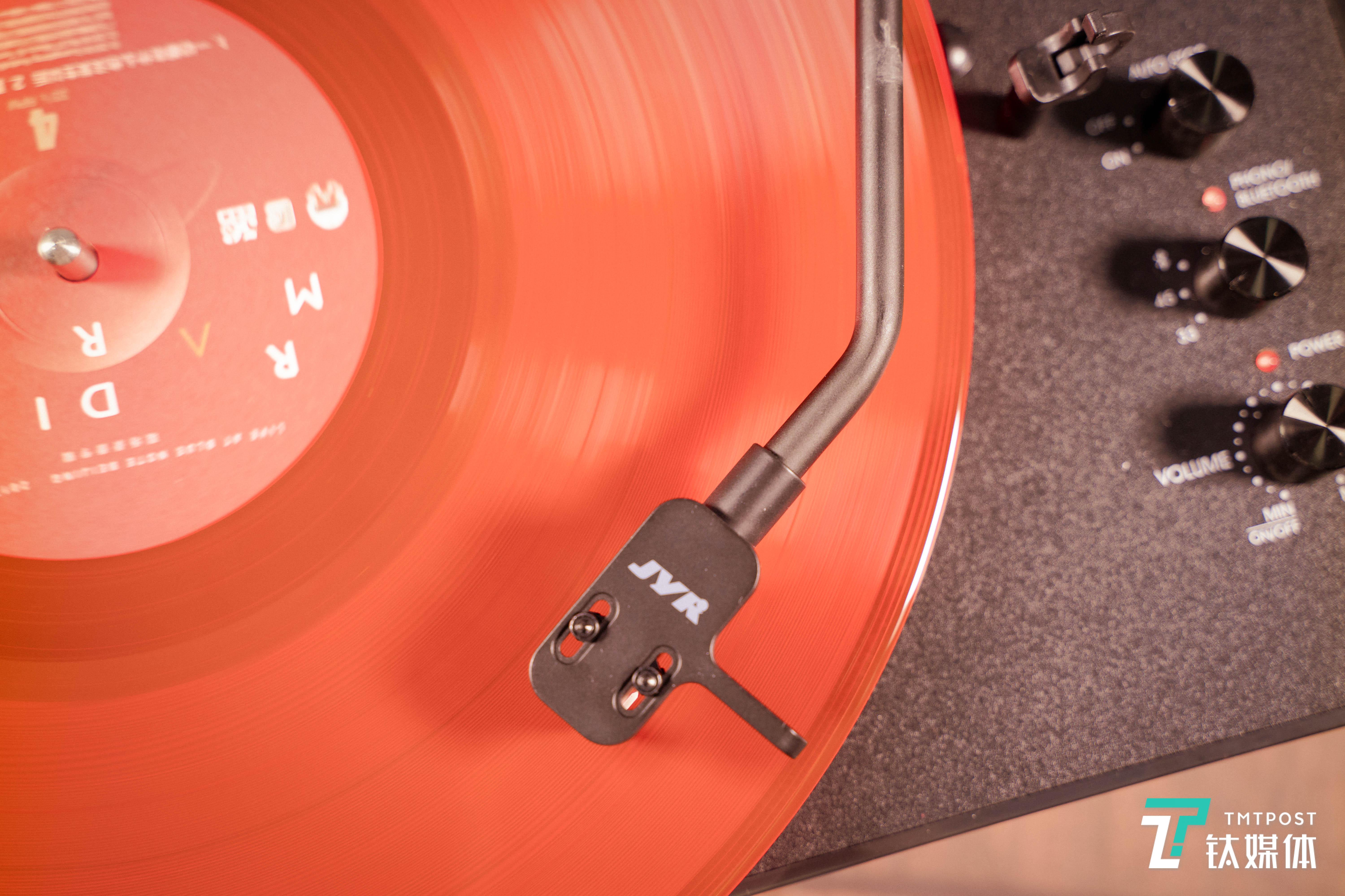 黑胶情怀与智能科技的融合，小米有品JYK PLAY 蓝牙黑胶一体唱机体验 | 钛极客