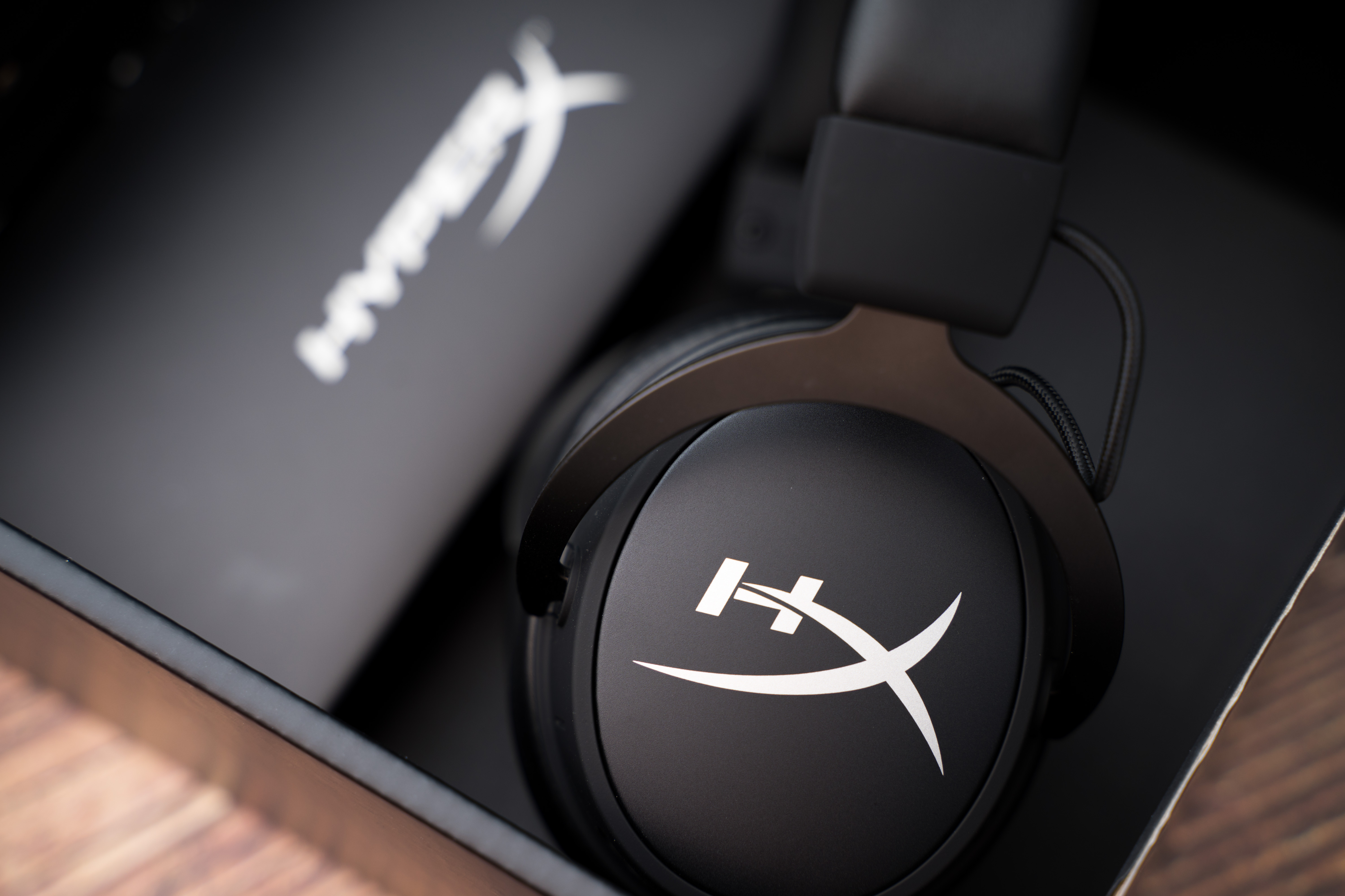 双模电竞体验，HyperX Cloud Mix天际蓝牙游戏耳机评测 | 钛极客