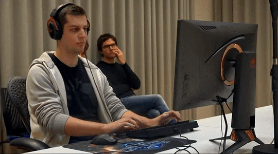 1-10落败，5分钟崩盘，星际2职业高手史上首次被AI击溃