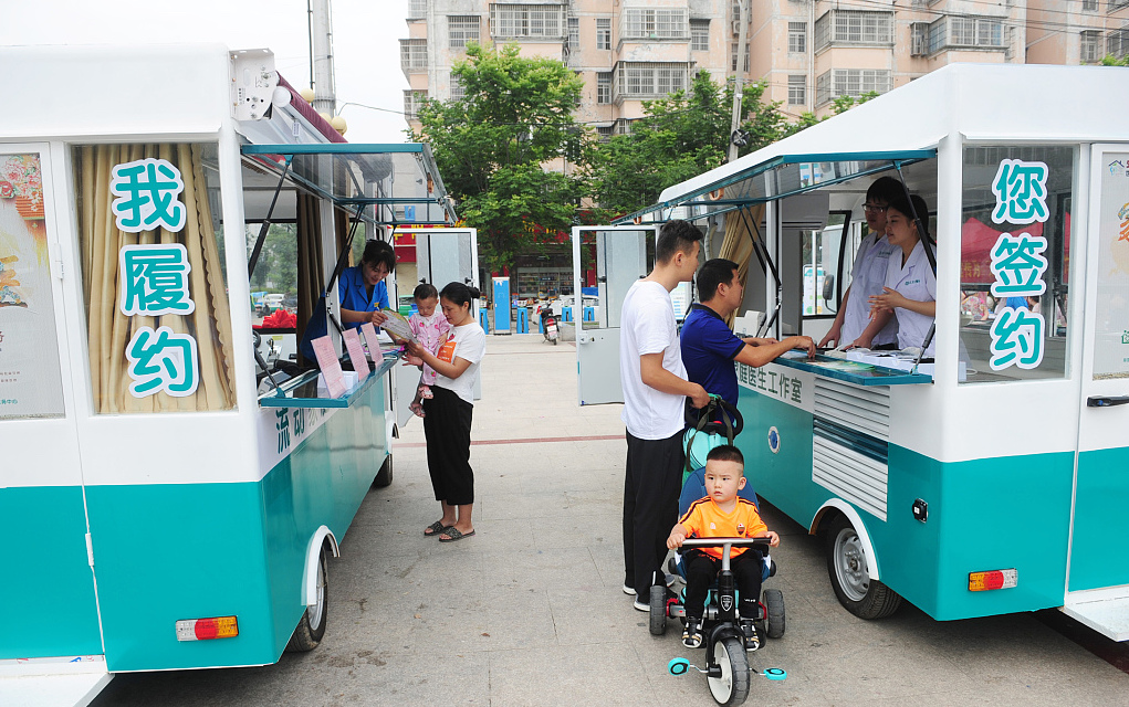 △安徽阜阳现&ldquo;流动家庭医生签约工作房车&rdquo;。图/视觉中国