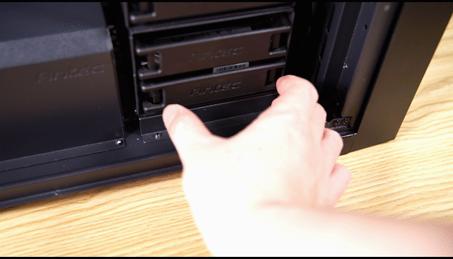 单手操作即可放置硬盘