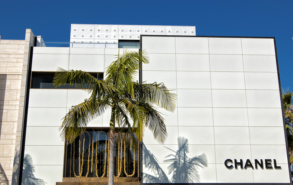 奢侈品的最后坚守，要不要上网卖？