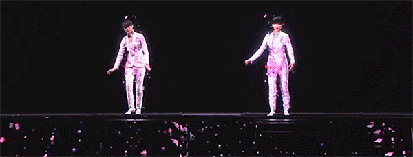 李宇春在春晚舞台表演《蜀绣》