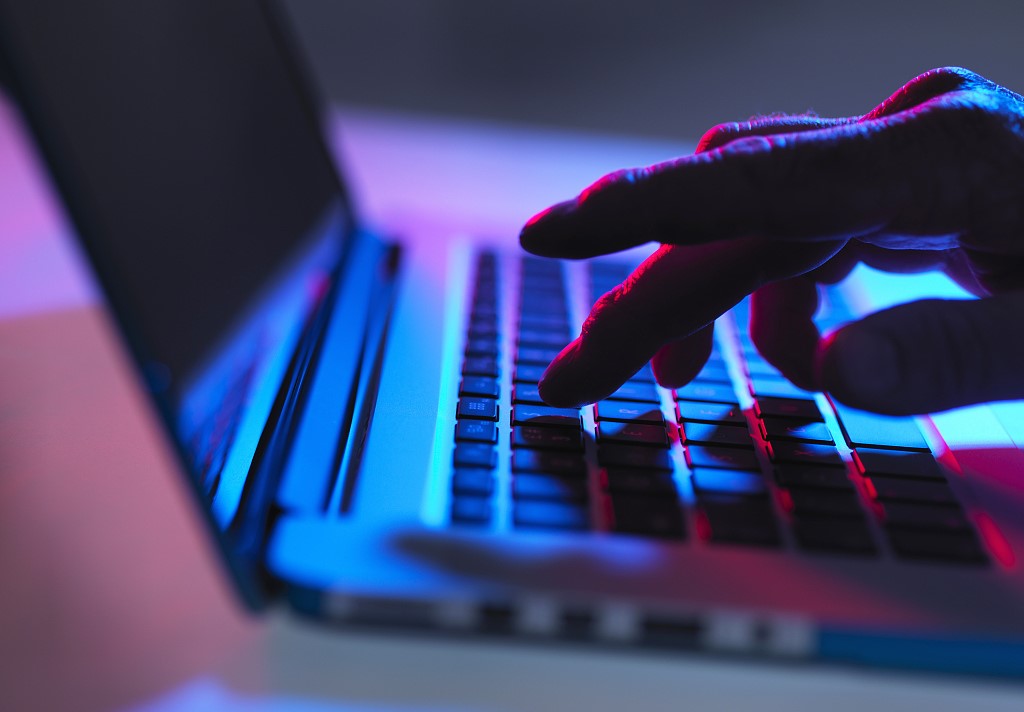 揭秘明星隐私倒卖链：只要150，你能对朱一龙的行踪了如指掌