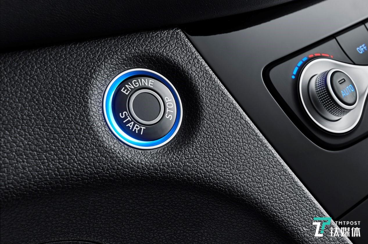 指纹识别系统不仅能够替代钥匙，而且可以根据不同指纹选择预设调整方案