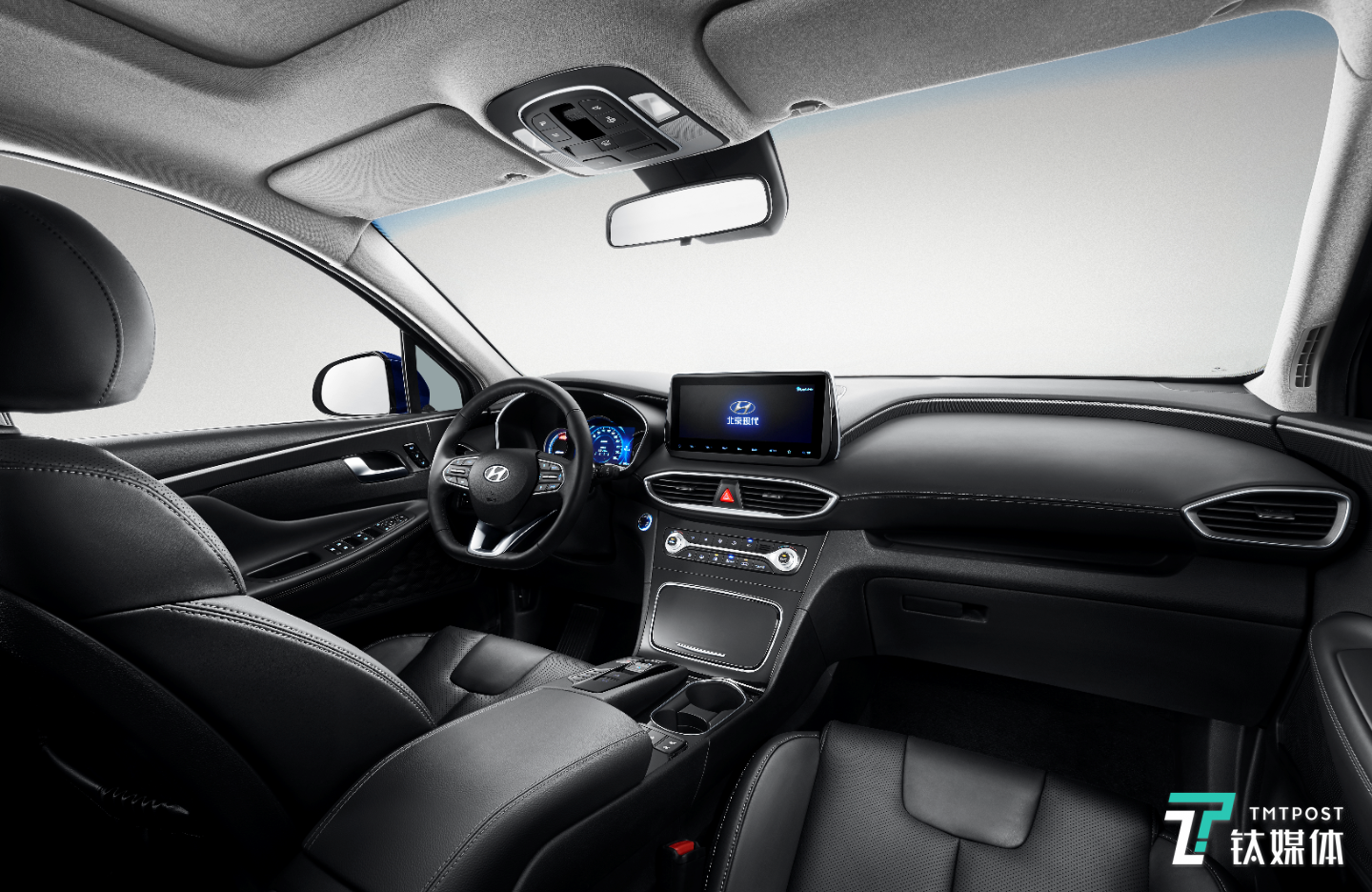 通过百度智能网联2.0系统，可以实现语音交互和远程控制等功能