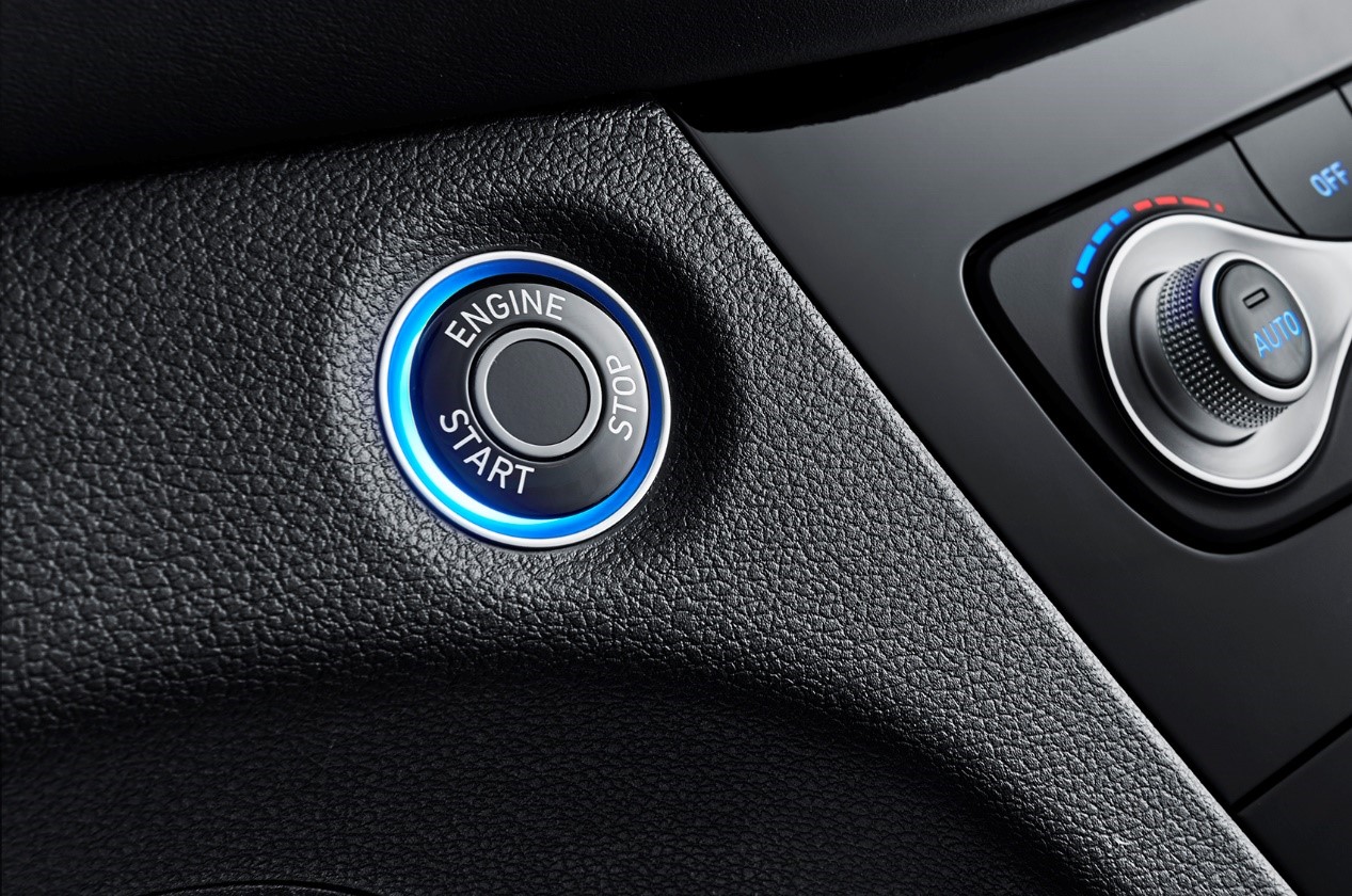 通过指纹让车更懂你，北京现代第四代胜达的黑科技 | 一线车讯