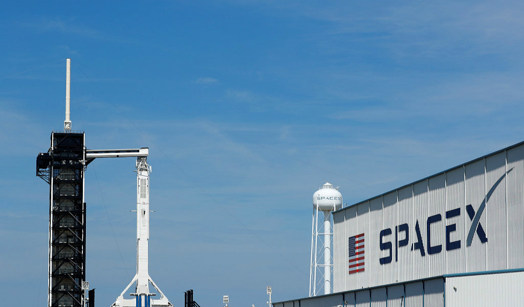 详解SpaceX首飞的载人龙飞船和美国的商业载人航天计划