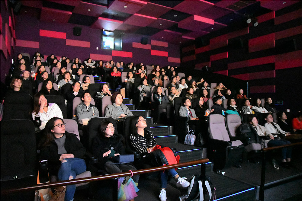 点映里的“生意经”，黑马与烂片都无处躲藏