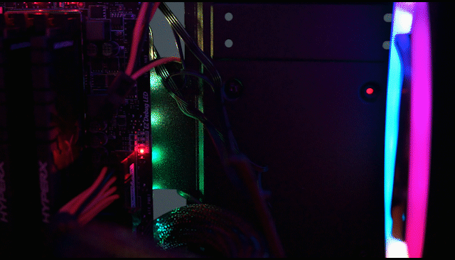 风扇和主板也是同步的流动光效