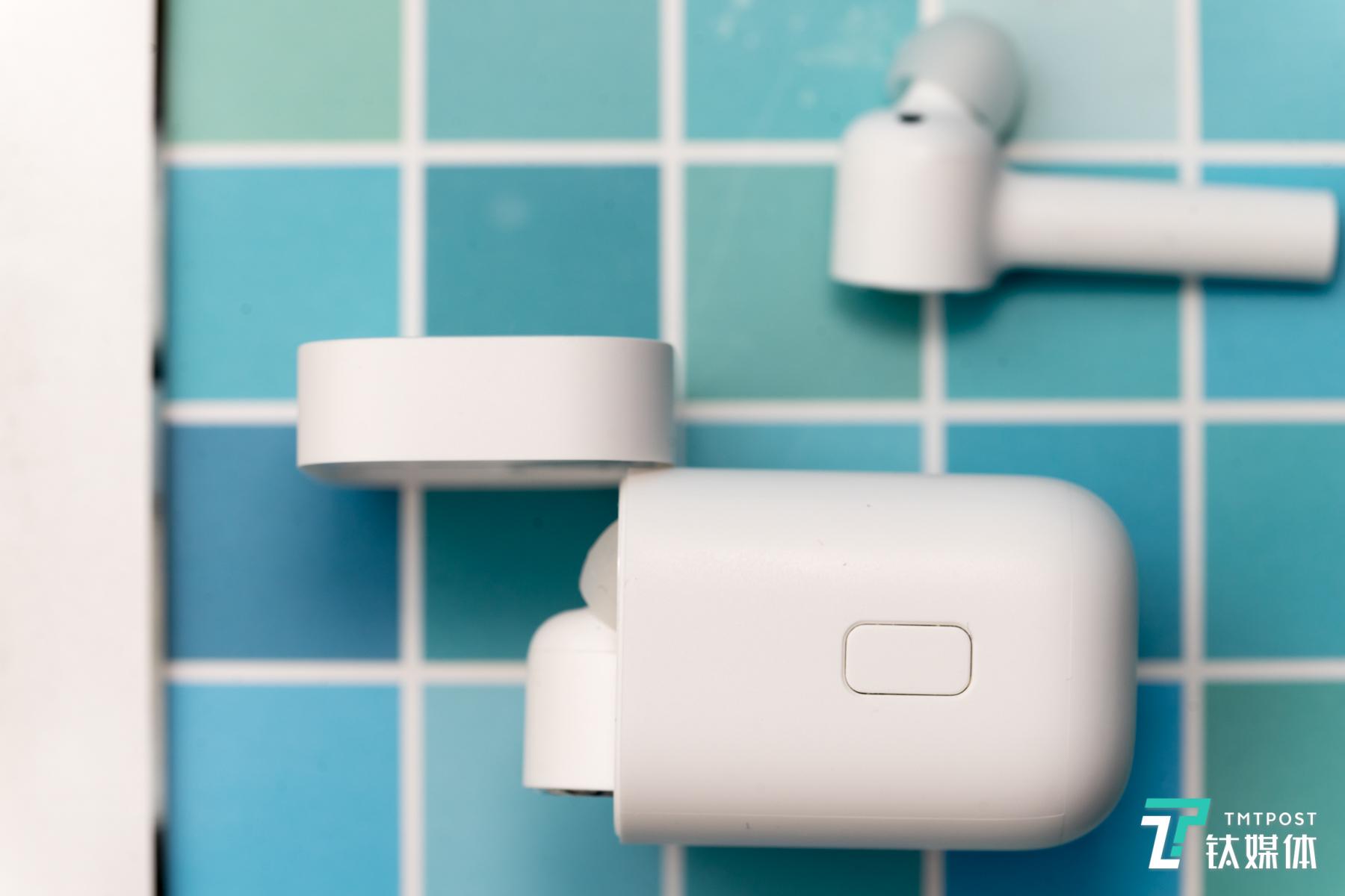 唯一一颗物理按键位于侧面