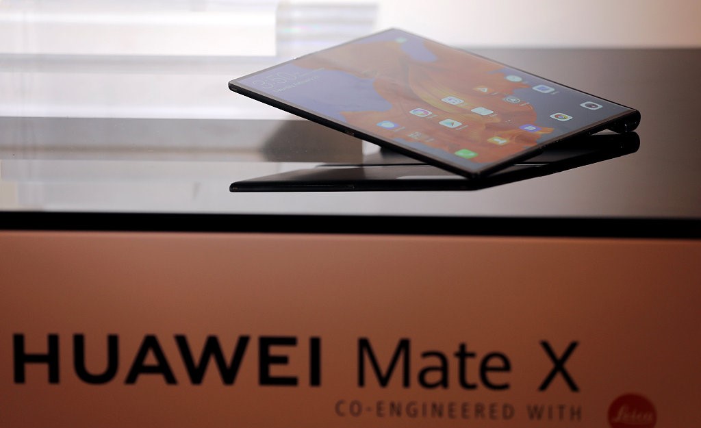 “尽善尽美”折叠屏，手机行业“大救星”