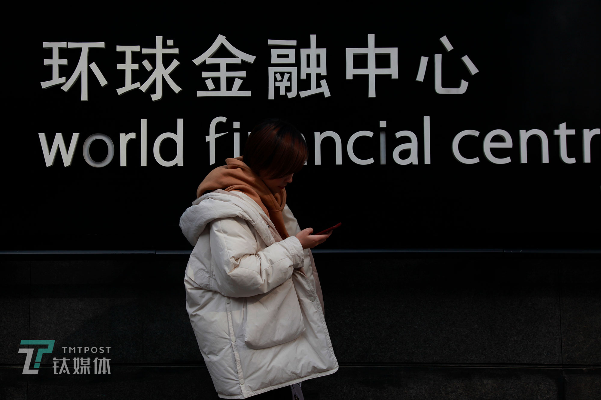 刚刚结束一次面试，艾菲感觉不是很好，她觉得希望不大。