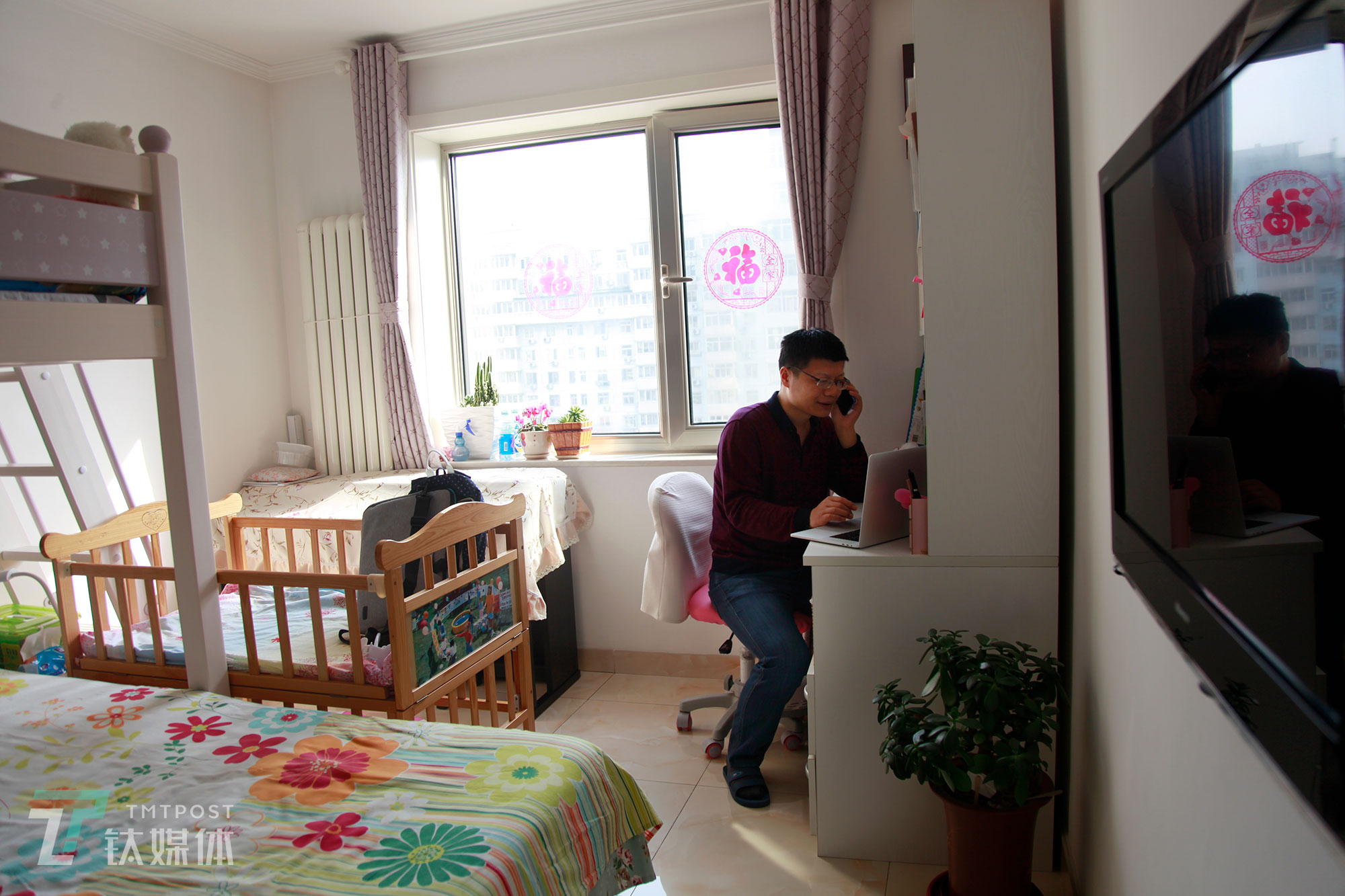 陈明妻子刚生了二胎，这让他更有了干劲。 &ldquo;经济下行时不要离职、不要创业、不要生二胎，新闻里都这么说，但无所谓了，因为我全中了，所以啥都不怕。