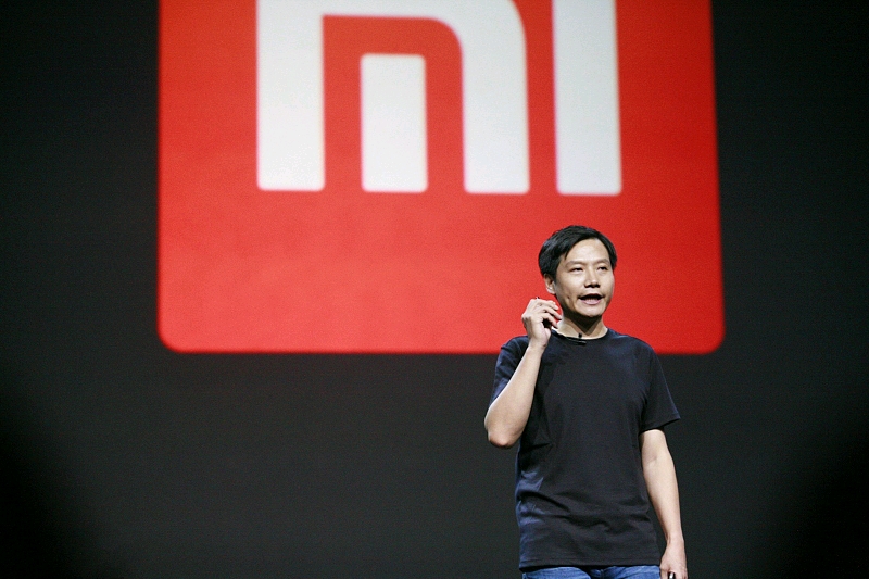 雷军：小米9/9 SE将在19日开放购买，首月供货不超百万台到工厂拧螺丝丨钛快讯