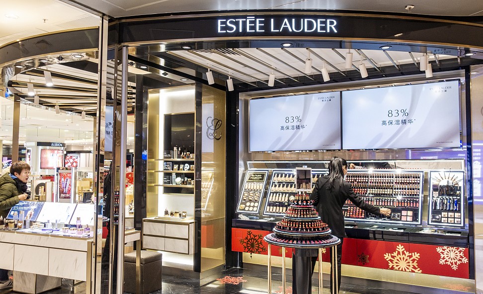 雅诗兰黛：擅于讲“故事”的化妆品帝国