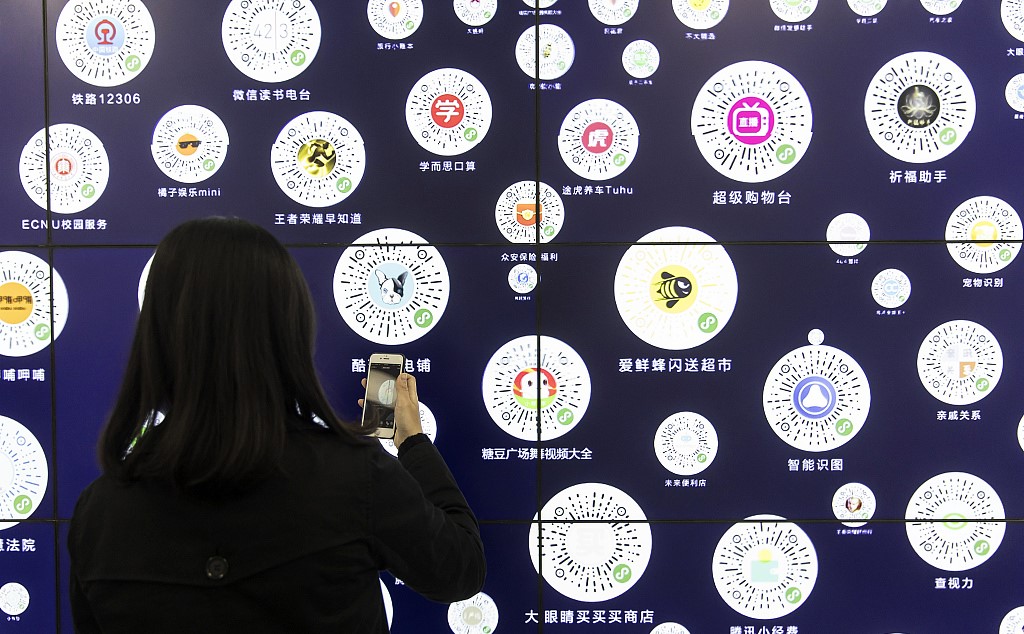 移动互联网全景生态流量洞察报告：小程序成为逆袭工具？