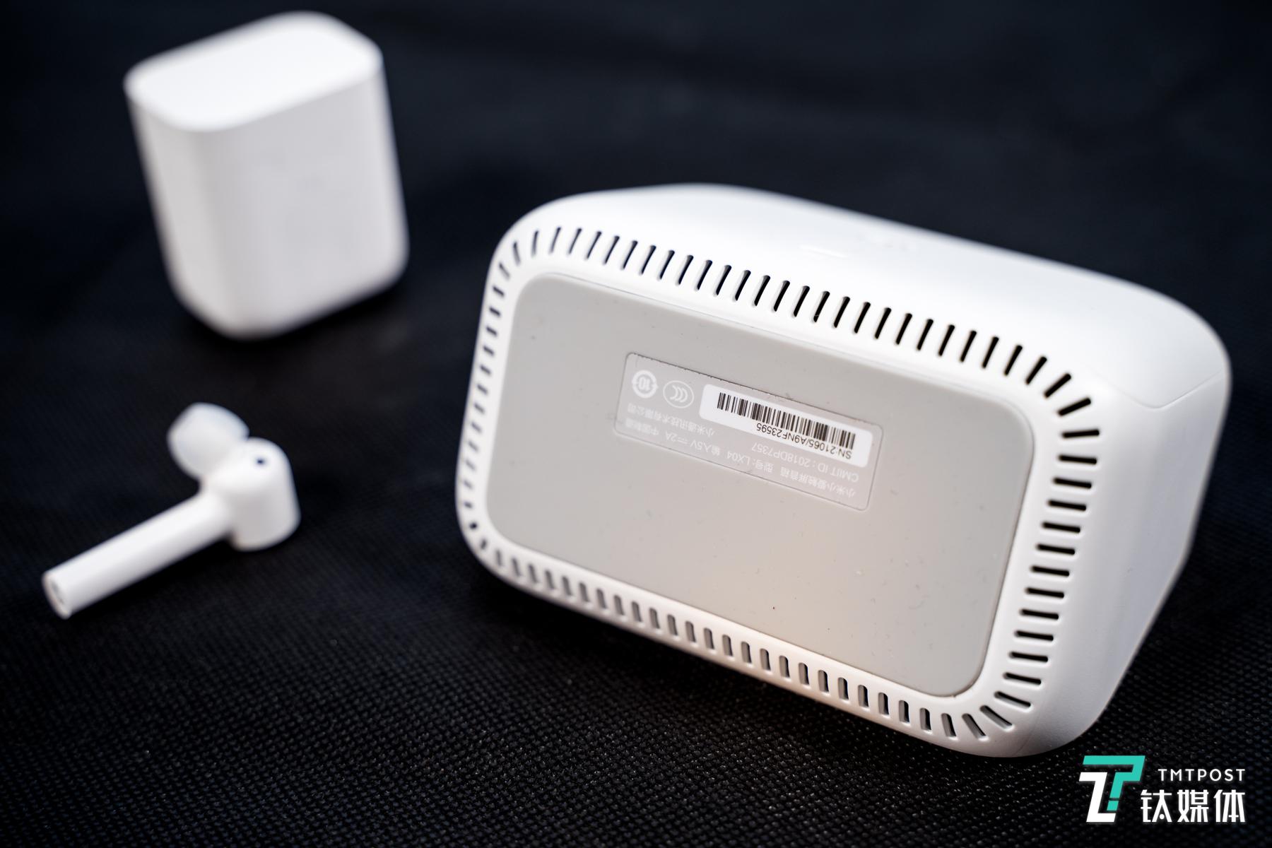 底部是1.5 寸全频扬声器