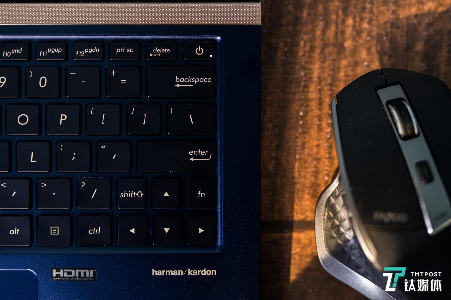 电源按键隐藏其中