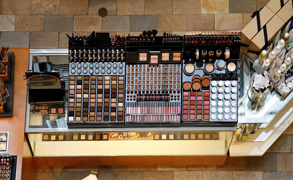 你手上免费美妆小样的背后，是一个价值12亿美元的庞大市场