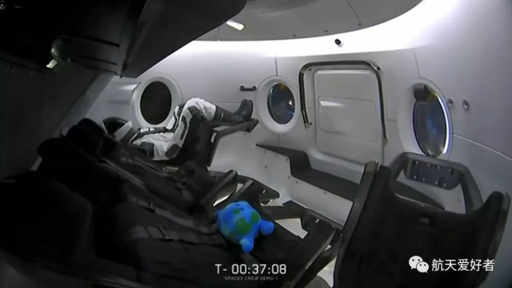 详解spacex首飞的载人龙飞船和美国的商业载人航天计划