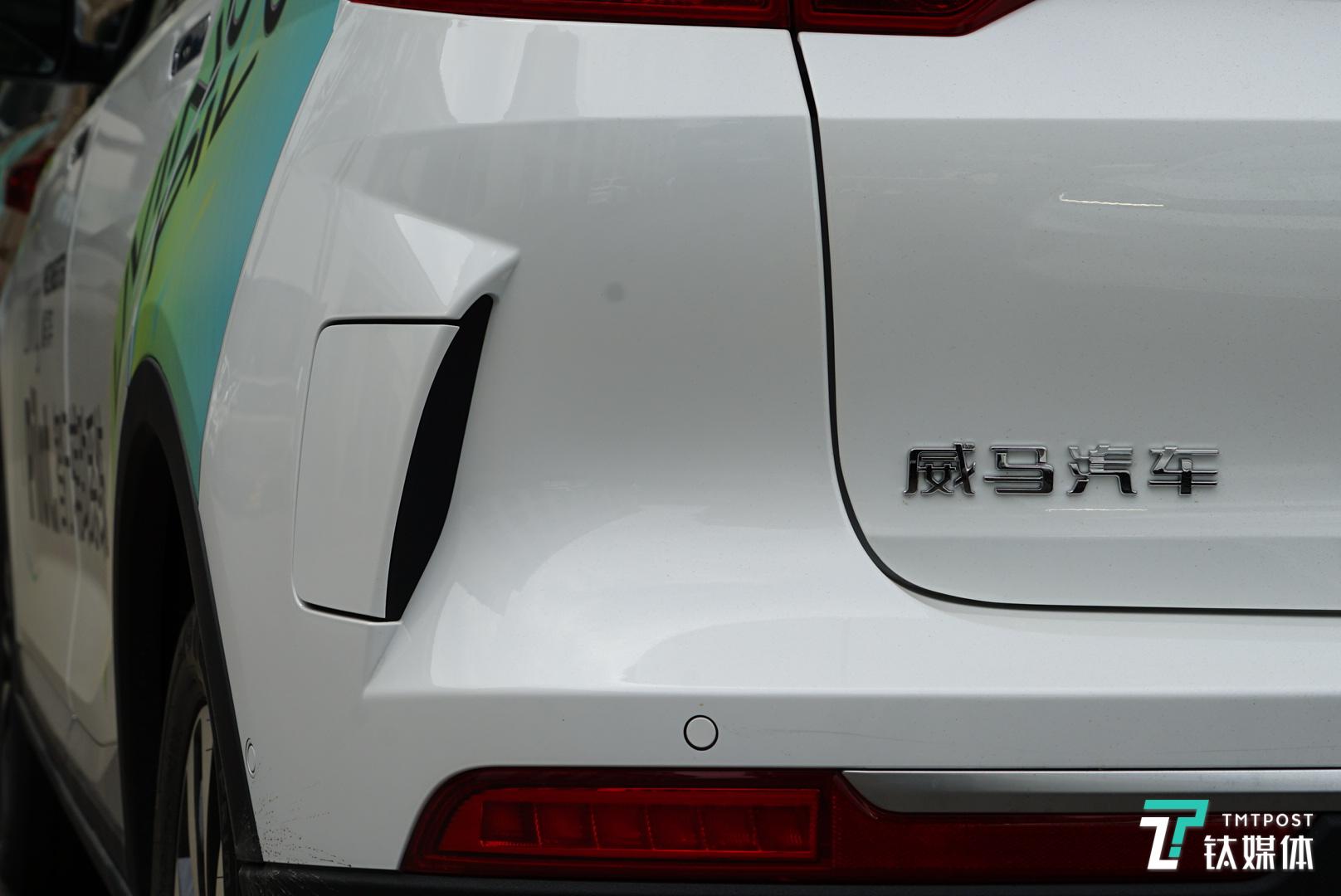 后置毫米波雷达位于车身两侧