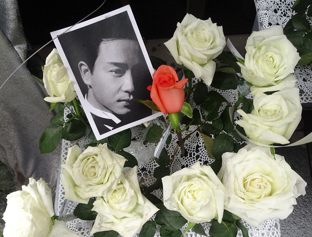 后张国荣形象建构：赛博空间的偶像复魅