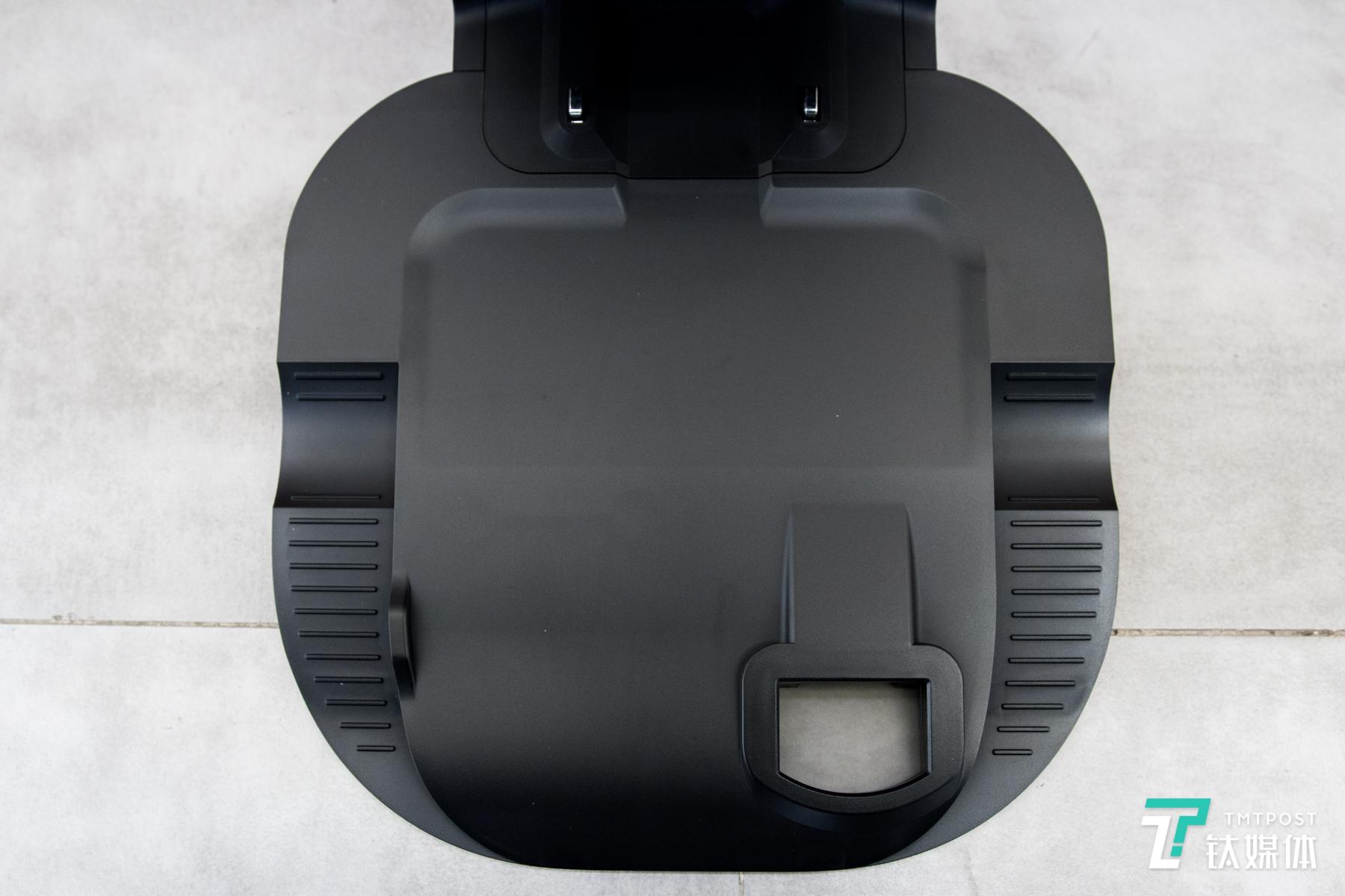 充电底座功能也集成在内