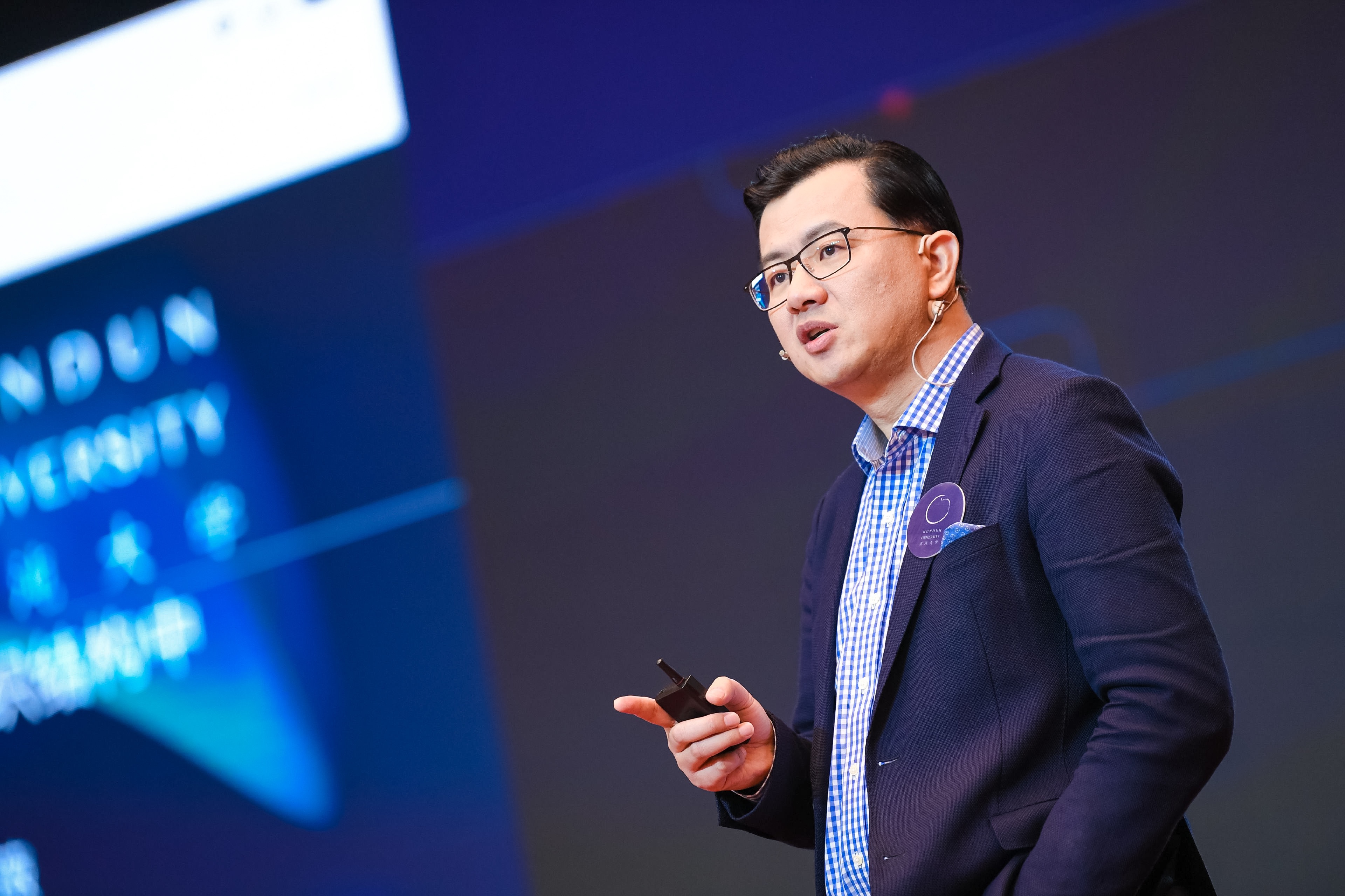 卫哲：今日头条之所以成功，是因为第一个建立了中台系统 | 混沌创新课