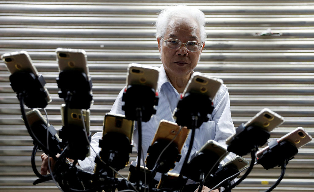 美国老人易在网络中受骗，「科技扫盲」刻不容缓