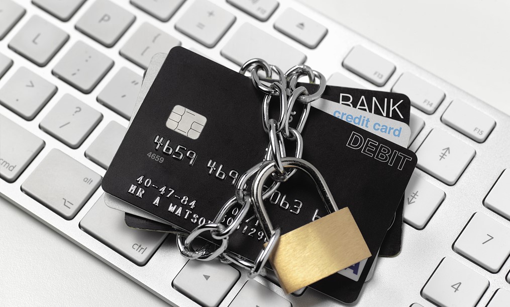 智能代还信用卡： 养卡神器为假，债务雪球滚大是真