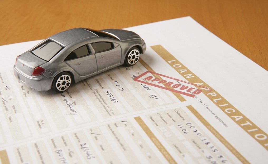 股价腰斩，资金流紧张，大量关店……汽车金融风口不再？