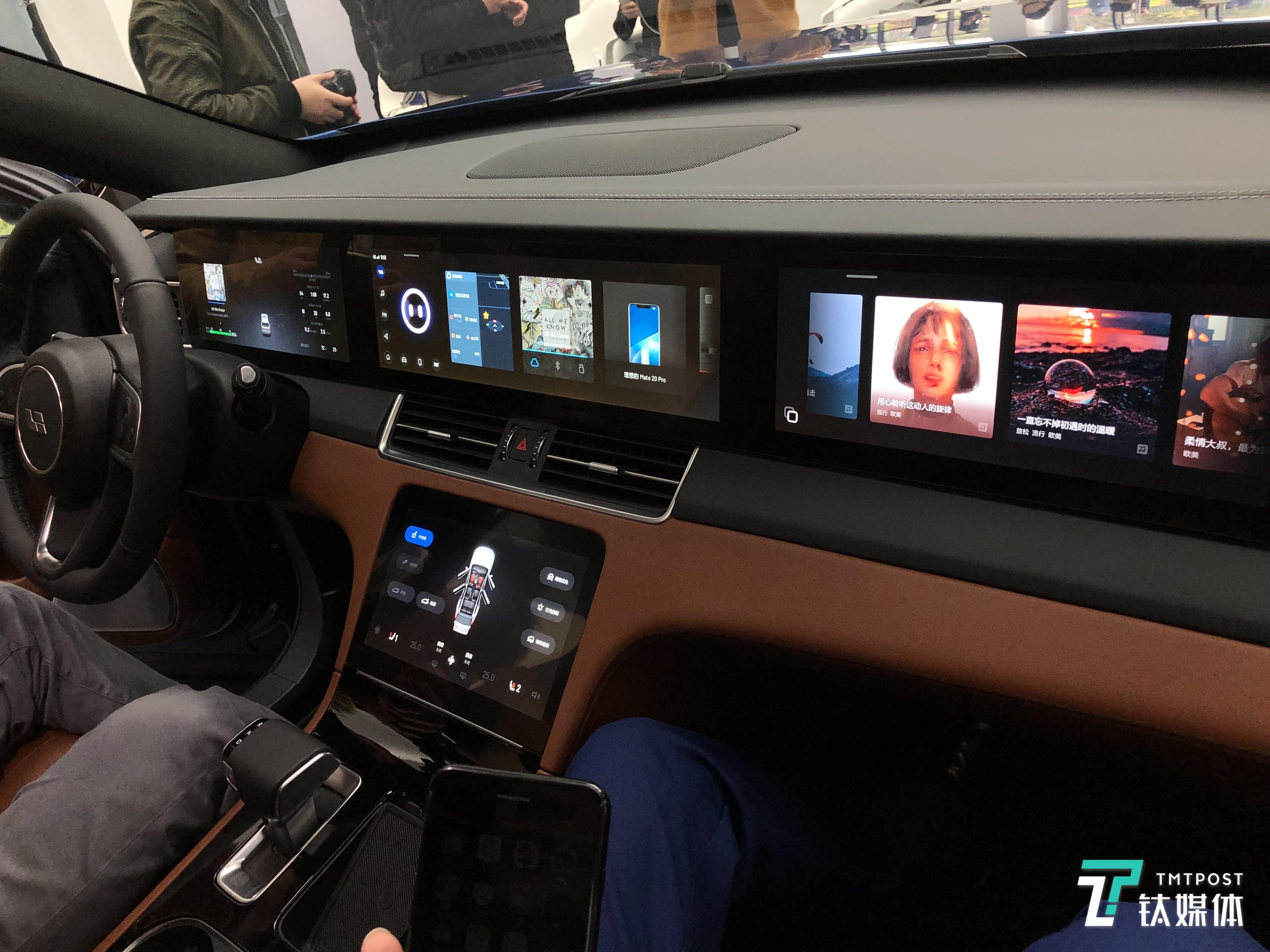 理想ONE中控4屏设计