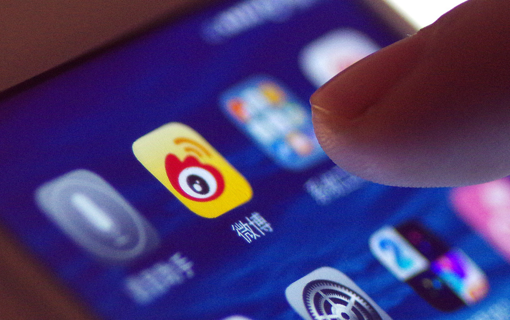 赵丽颖、贾乃亮、谢娜微博火速“埋坟”，吃瓜网友还能再当几天？