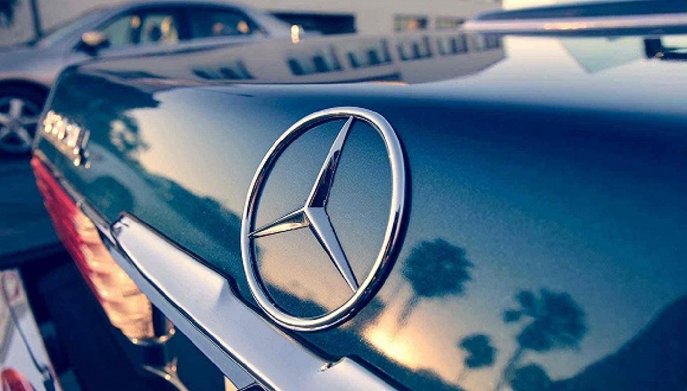 【钛晨报】奔驰维权事件三日内出调查结果；爱立信配合市监局反垄断调查；美图手机发告别信